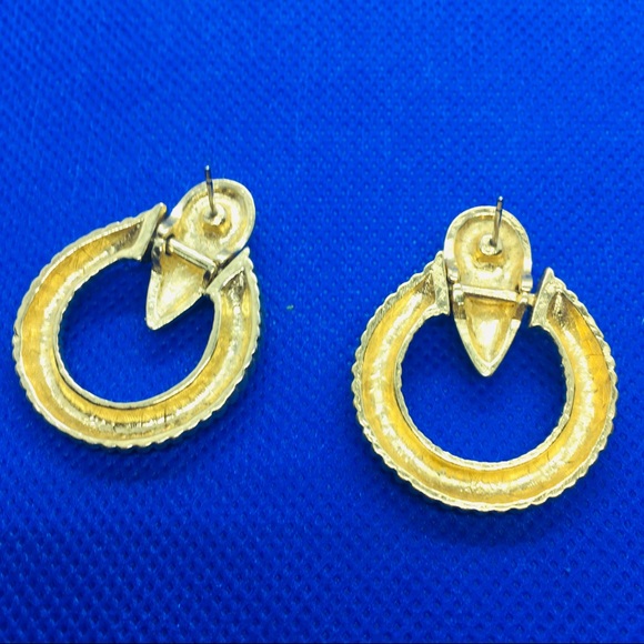Vintage Gold-Tone Earrings - Picture 4 of 4